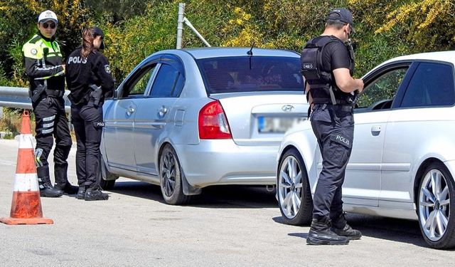 Çeşme'ye turist akını: Nüfus 1 milyona dayandı