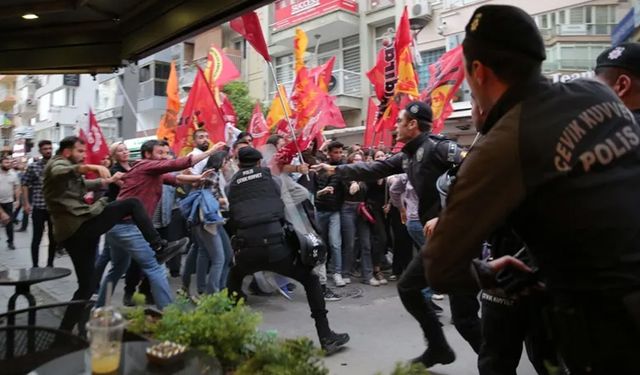 İzmir'de Van protestosuna polis müdahalesi