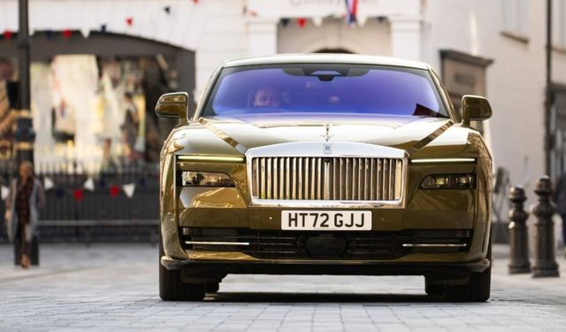 Rolls-Royce Spectre Türkiye'de Satışa Sunuldu: 29 Milyon TL'lik Fiyatıyla Dikkat Çekiyor