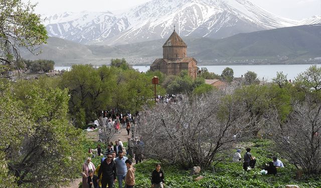 Van'da turizmin gözdesi Akdamar Adası