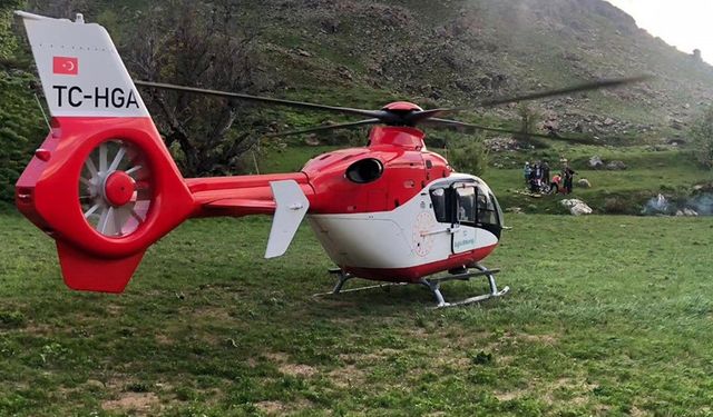 Ayağı kırılan vatandaş için ambulans helikopter havalandı