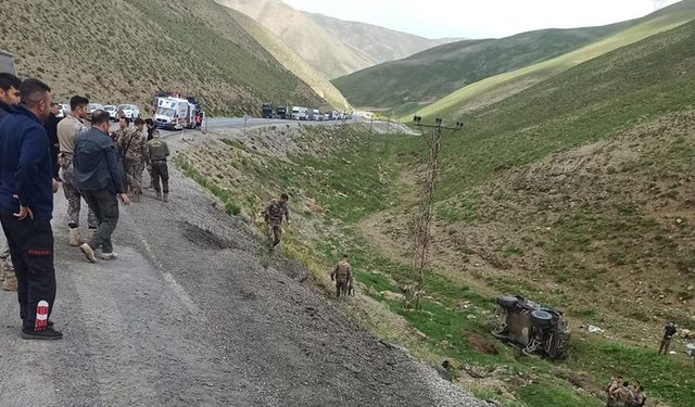 Van 'da polis aracı kaza yaptı: 2 yaralı