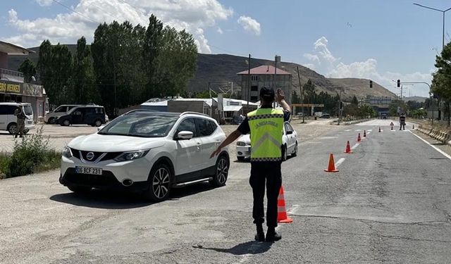 Van’da 90 araç trafikten men edildi