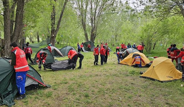 Van’da UMKE gönüllülerine temel eğitim kampı