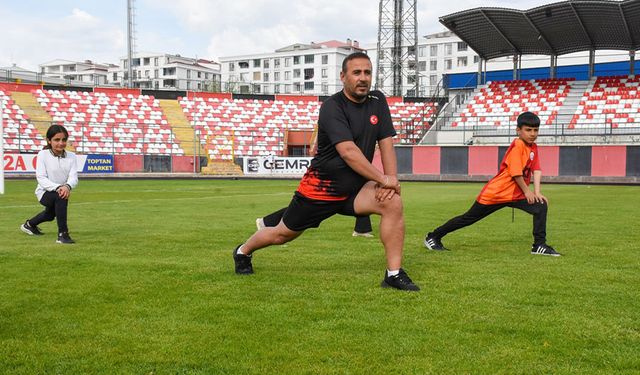 Vanlı eski atlet kendini gençlere adadı