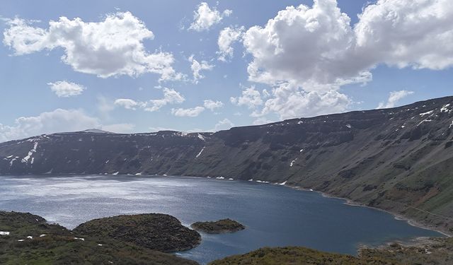 Nemrut Krater Gölü’nde turizm sezonu açıldı