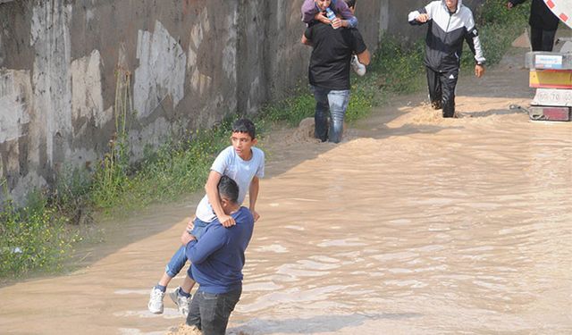 Bazı illerde sağanak hayatı olumsuz etkiledi