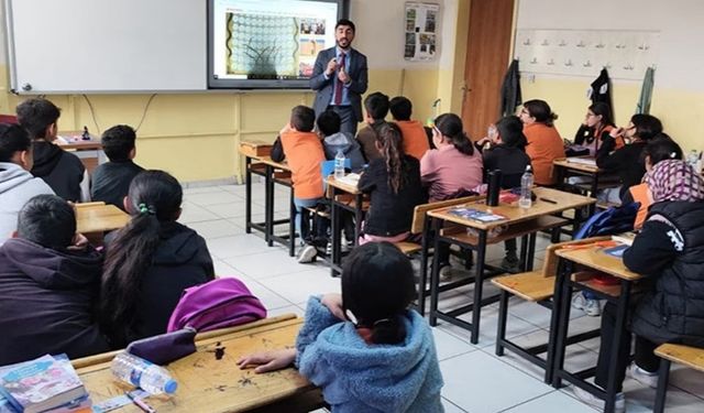 Özalp’te öğrencilere "Ariflerin Satrancı" oyununu tanıtıldı