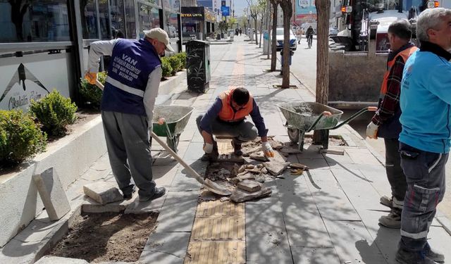 Van Büyükşehir’den yol yapım çalışmaları