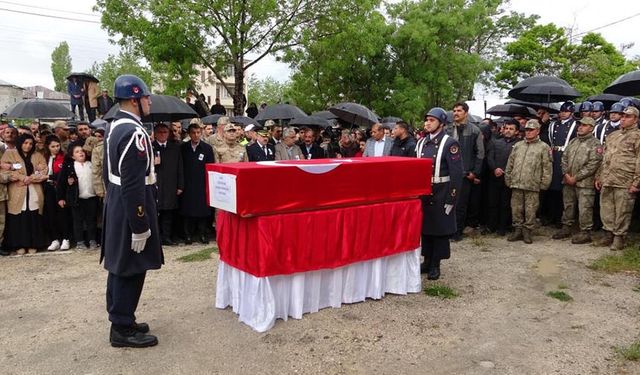 Van'da şehit olan güvenlik korucusu son yolculuğuna uğurlandı