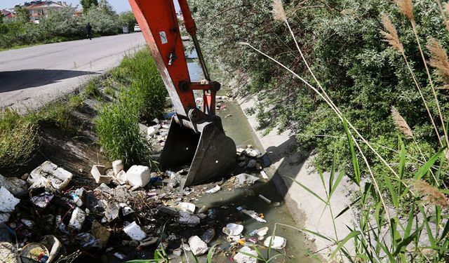 Şamran kanalında temizlik çalışması yapıldı