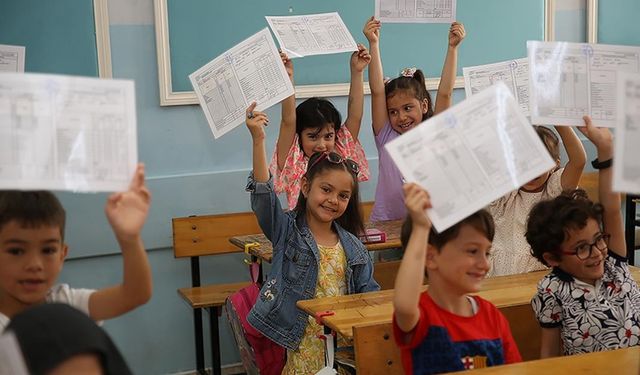 20 milyonu aşkın öğrenci yarın "karne heyecanı" yaşayacak