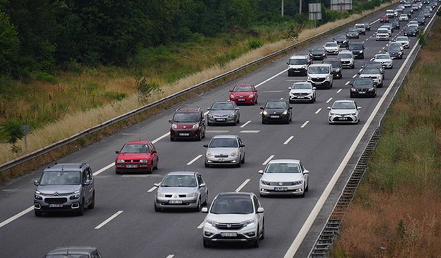 Bayram arifesinde trafik yoğunluğu yaşanıyor