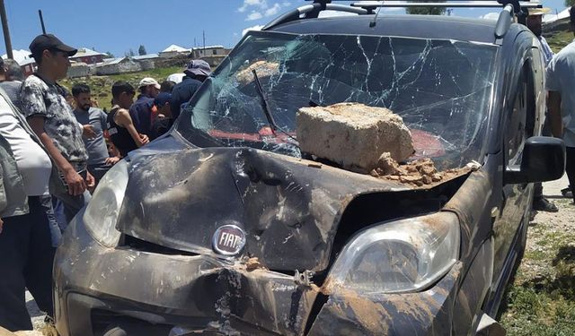 Muradiye'de trafik kazası: 3 yaralı