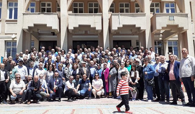 Tarihi Atatürk Lisesi mezunları bir araya geldi