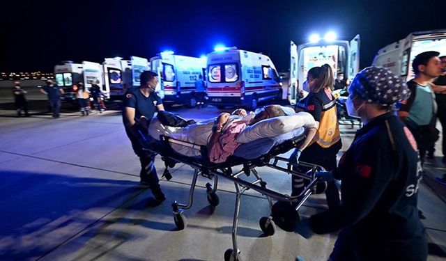 Hac ibadeti sırasında sağlık sorunları yaşayan 13 kişi Türkiye'ye getirildi