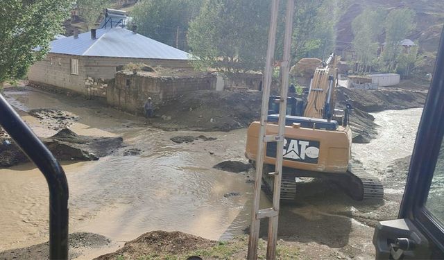 Van'ın 3 ilçesinde sağanak sele neden oldu