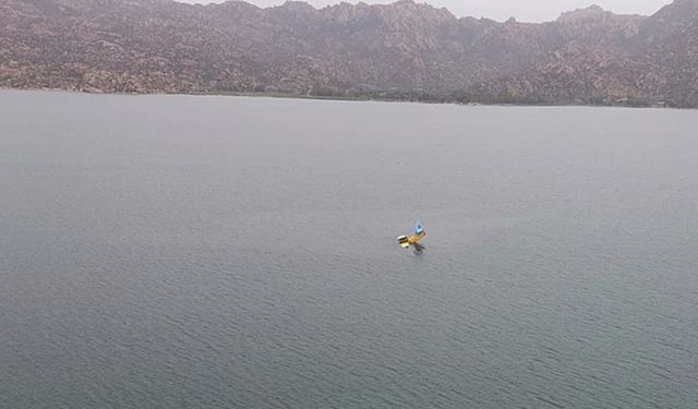 Yangına müdahale eden THK uçağı Bafa Gölü'ne düştü