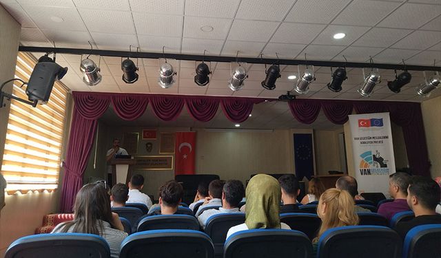 Van Geleceğin Mesleklerini Kodluyor Projesi Seminerleri başladı