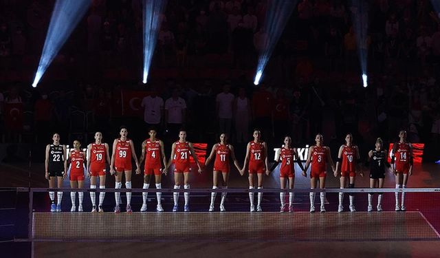 A Milli Kadın Voleybol Takımı, Paris 2024'te "ilk servisi"ni yarın kullanacak