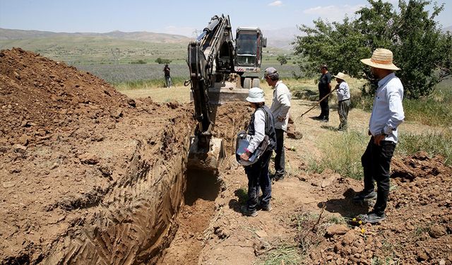 Van YYÜ'lü akademisyenler Hakkari'deki fay hattında araştırma yapıyor