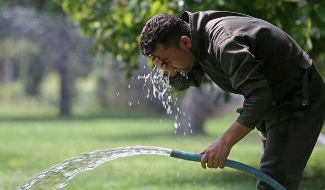 İran'da aşırı sıcaklar nedeniyle tüm kamu kurumları yarın tatil edildi