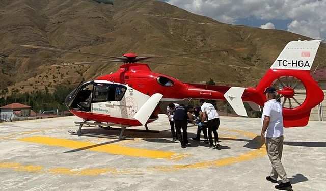 Van'da ambulans helikopter yüksekten düşen çocuk için havalandı