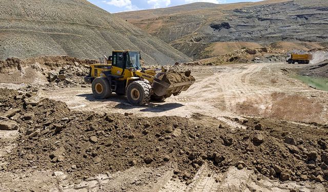 Van Büyükşehir kaçak hafriyat dökümünü takibe aldı