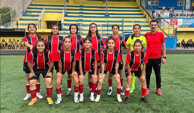 Büyükşehir Belediyesi Kadın Futbol Takımı çeyrek finalde