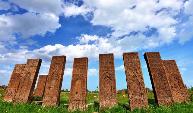 Türkiye’nin Zirvesi Ahlat’ta Buluşuyor! Van Gölü Kıyısında Tarihi Toplantı