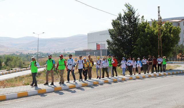 Doğaseverler hareketli yaşamı özendirmek için 51 kilometre yürüdü