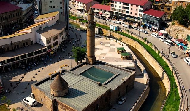 Bitlis'te Kent Meydanı Projesi ile kaybolan tarih gün yüzüne çıkarıldı