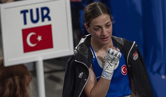 Milli boksör Buse Naz Çakıroğlu, gümüş madalya elde etti