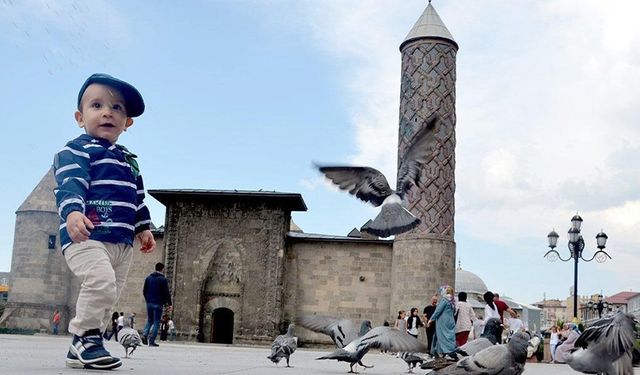 “Sıcak havalarda bol, hafif ve açık renkli giyinin”