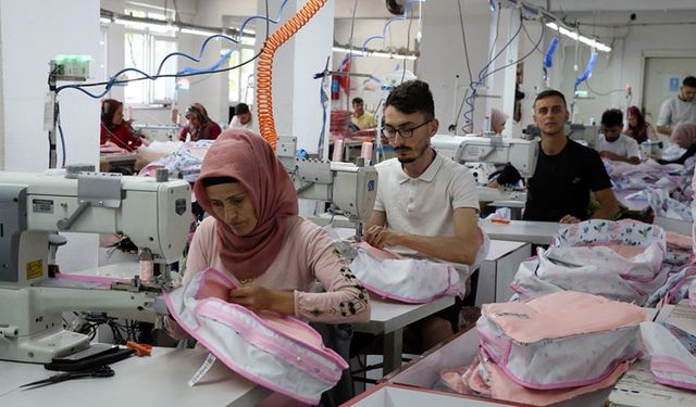 Köydeki tekstil fabrikası 50 kişiye istihdam sağlıyor