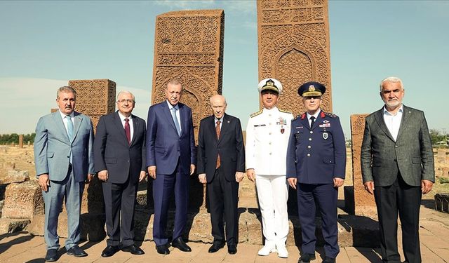 Cumhurbaşkanı Erdoğan, Ahlat'ta Selçuklu mezarlığını ziyaret etti