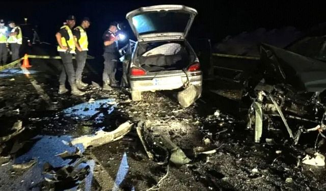 Düğün gecesi trafik kazası: Gelin ve damat hayatını kaybetti