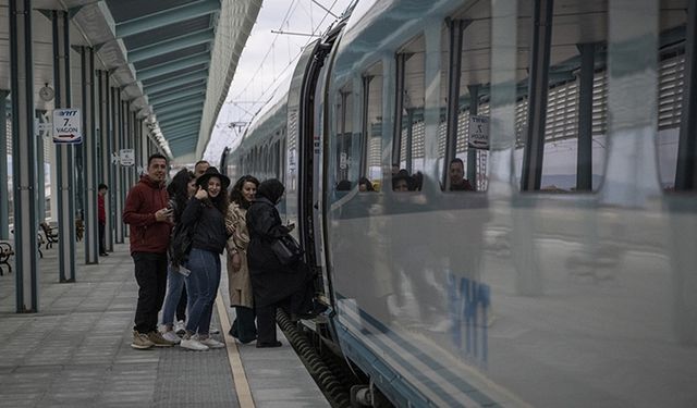 Trenlerle 3,8 milyon genç indirimli seyahat etti