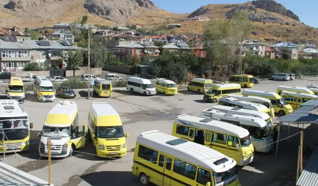 Van'da Ulaşım Zammı: Yarın Sabah Bindiğinizde Cüzdanınıza Dikkat Edin! İşte Yeni Tarifeler!