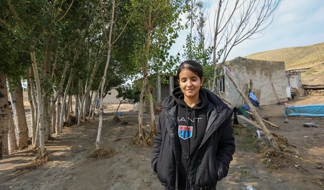 Başkale 'de 16 Yaşındaki Zeynep, Selde Sürüklenen Konteynerden Son Anda Kurtuldu!