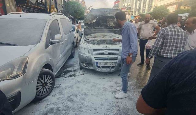 Van'da  Seyir Halindeki Araç Alev Alev Yandı!