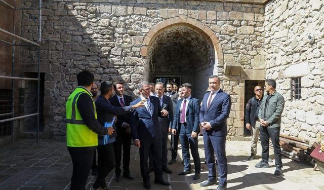 Van’da Tarihi Miras Yeniden Hayat Buluyor: İzzettin Şir Camii Restore Ediliyor!