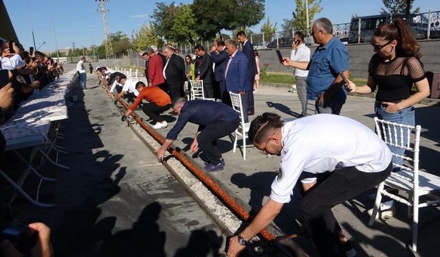 Van’da 65 metrelik kebap dakikalar içerisinde tüketildi