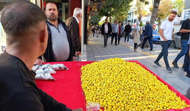 Kışın habercisi alıç, tezgahtaki yerini aldı