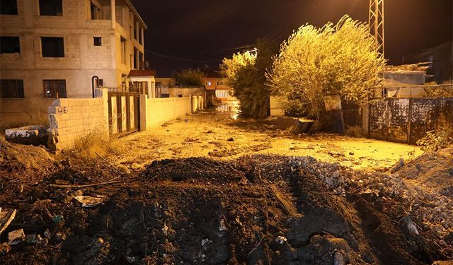 Van'da sağanak sele neden oldu