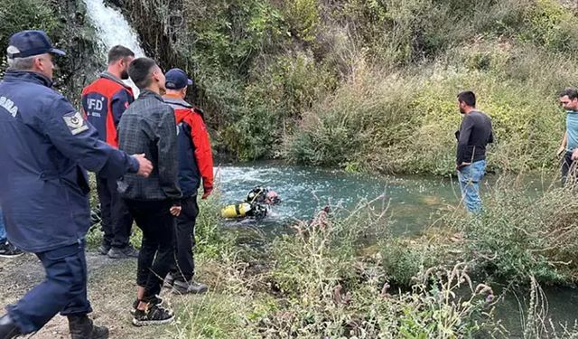 İki çocuğunu boğulmaktan kurtardı, kendisi öldü