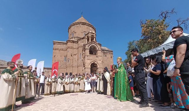 Akdamar Adası'ndaki 12'nci Ermeni ayini sona erdi