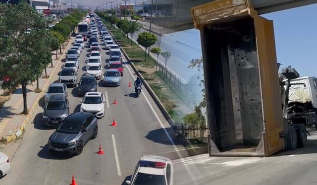 Van'da damperi açılan kamyon trafiği birbirine kattı!