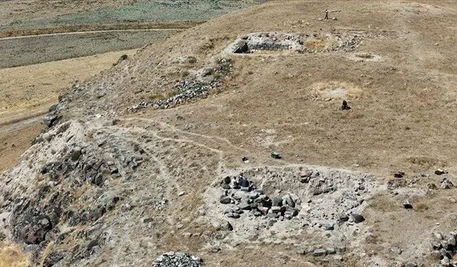 Van'daki Tarihi Körzüt Kalesi’nde Arkeolojik Kazılara Devam!