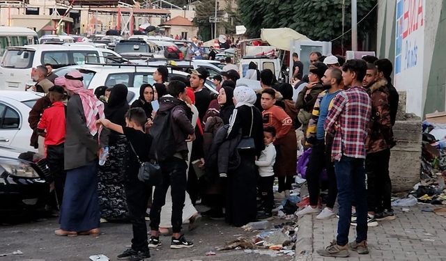 Lübnan'dan kaçan binlerce kişi Suriye'ye geldi